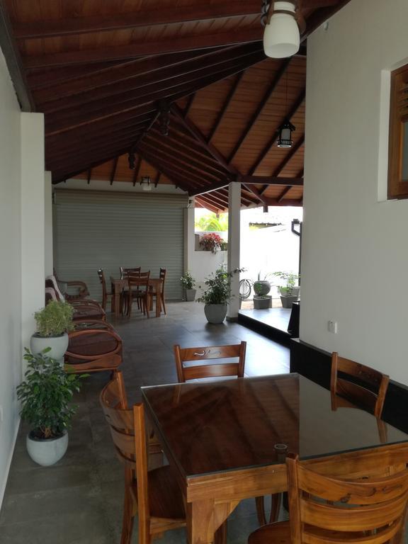 Hotel Bianco Terrace Negombo Exterior foto